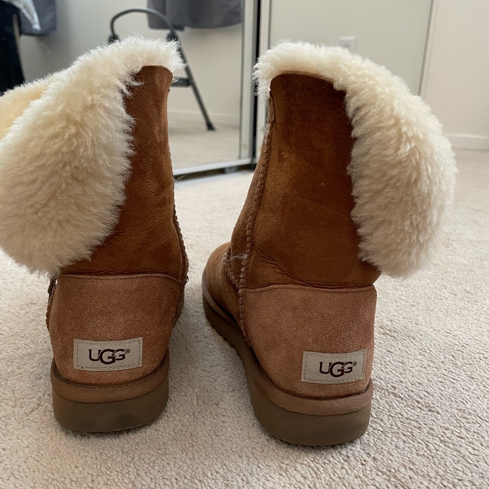 UGG Chestnut Brown Sheepskin Fold-Over Boots with Cream Fur